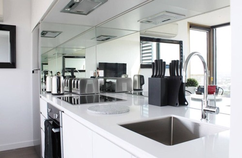 Flemington Apartment | Luxurious Flemington with Stunning Racecourse View