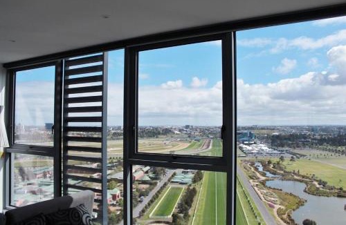 Flemington Apartment | Luxurious Flemington with Stunning Racecourse View