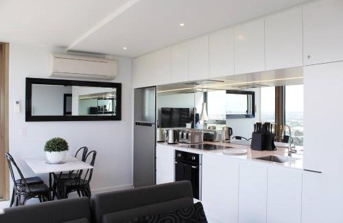 Flemington Apartment | Luxurious Flemington with Stunning Racecourse View