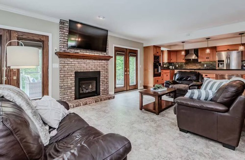 Georgian Bluffs House | Luxurious Georgian Bay Escape at The Madison
