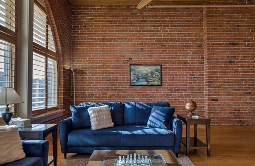 Old Market Condo | Luxurious Getaway! FREE PARKING!