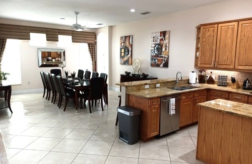 West Kissimmee House | Luxurious Getaway Pool Hot Tub Theater Gym Outdoor Kitchen BBQ 2 Miles to Disney