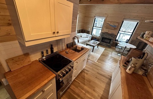 Ottawa House | Luxurious Glamping Tree House at Starved Rock, Perfect for a Weekend Escape from Chicago