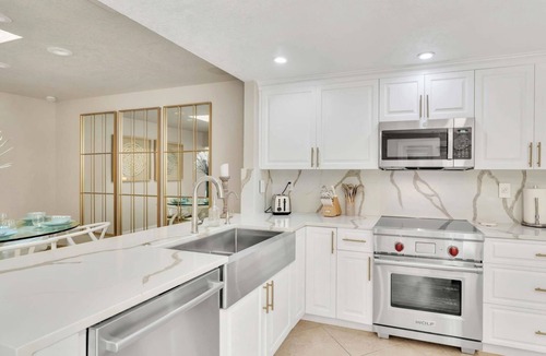 Fairway Village House | Luxurious Golf View Home |Screened Lanai |Chef’s Kitchen |30 Night Min