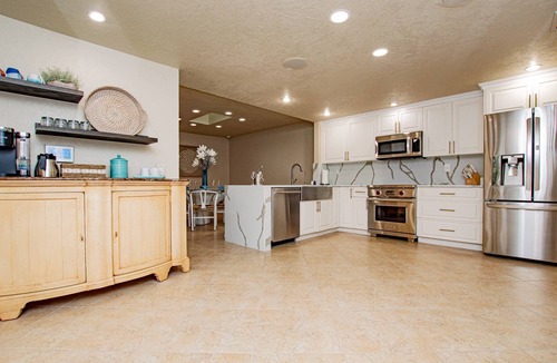 Fairway Village House | Luxurious Golf View Home |Screened Lanai |Chef’s Kitchen |30 Night Min