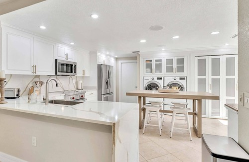 Fairway Village House | Luxurious Golf View Home |Screened Lanai |Chef’s Kitchen |30 Night Min