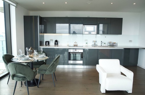 Queenstown Apartment | Luxurious Haven in Battersea