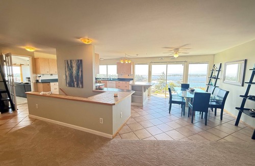 Winchester Bay House | Luxurious Hilltop Home with Direct Dune Access