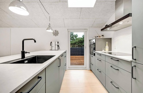 Sondervig Cottage | Luxurious holiday home with outdoor sauna and hot tub - 1012