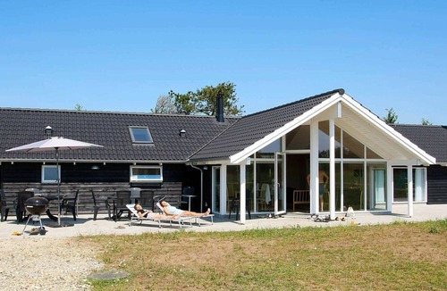 Sundstrup House | Luxurious Holiday Home in Hojslev near Sea