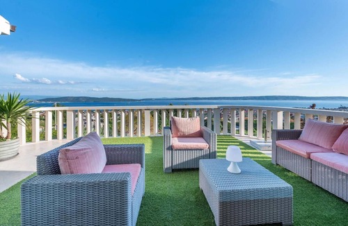 Kastel Kambelovac House | Luxurious home in Kastel Kambelovac with sauna