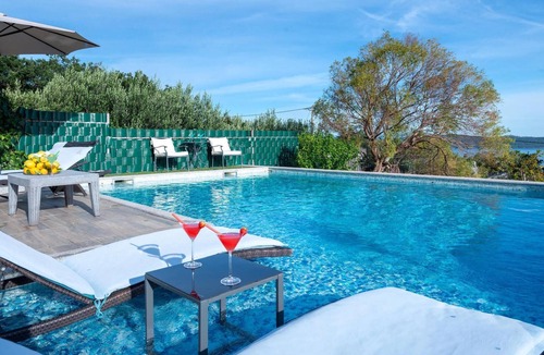 Kastel Kambelovac House | Luxurious home in Kastel Kambelovac with sauna