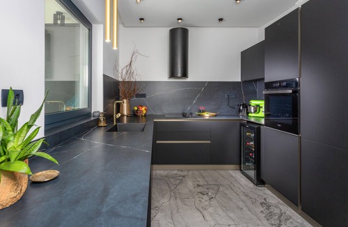 Bakarac House | Luxurious home in Bakarac with private swimming pool, can be inside or outside