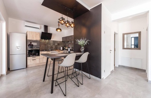 Susica House | Luxurious home in Betina