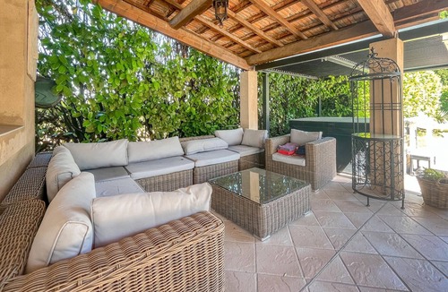 Connaux House | Luxurious home in Connaux