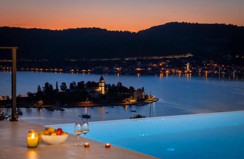 Cove Rogacic House | Luxurious home in Grad Vis