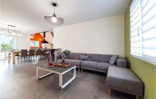 Haut Pays du Montreuillois House | Luxurious Home In Herly