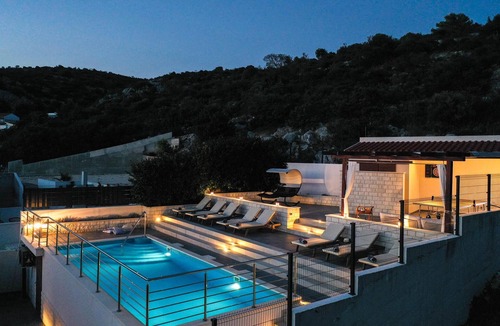 Dvornica House | Luxurious home in Kalebova Luka with sauna