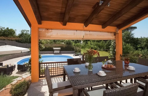 Karojba House | Luxurious home in Karojba with sauna