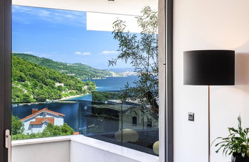 Marina House | Luxurious home in Marina with sauna