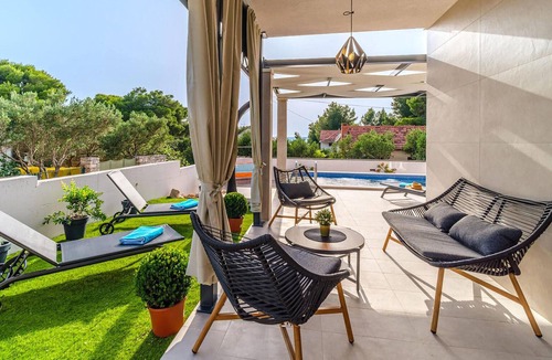 Cove Makarac (Milna) House | Luxurious home in Milna