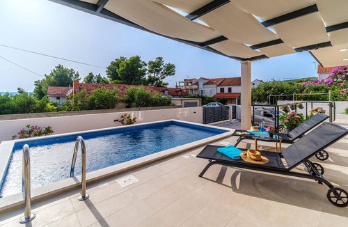Cove Makarac (Milna) House | Luxurious home in Milna