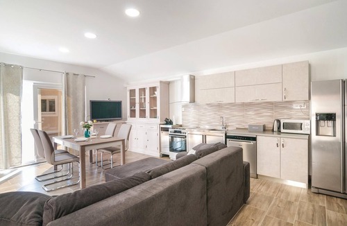 Neoric House | Luxurious home in Neoric