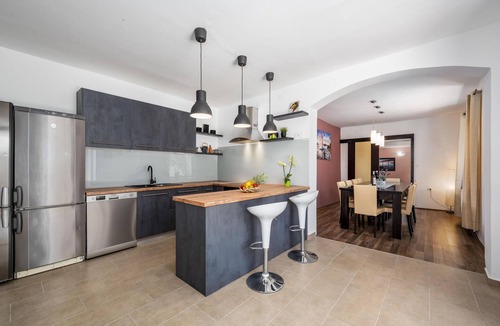 Tar-Vabriga House | Luxurious home in Perci