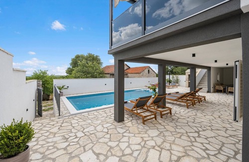 Skradin House | Luxurious home in Plastovo with sauna