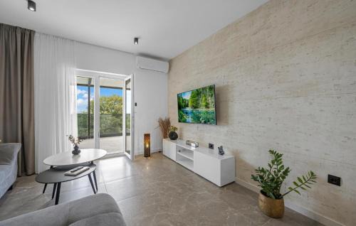 Skradin House | Luxurious Home In Plastovo With Sauna