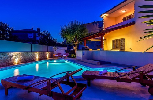 Valdebek House | Luxurious home in Pula with private swimming pool, can be inside or outside