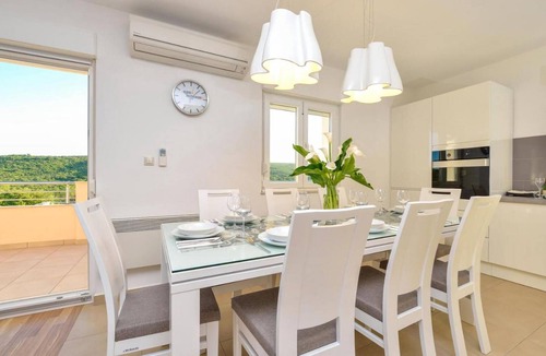Unesic House | Luxurious home in Unesic with sauna