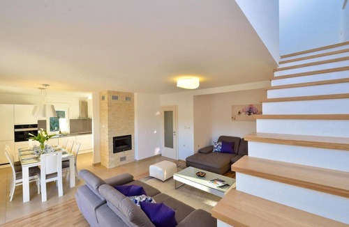 Unesic House | Luxurious home in Unesic with sauna