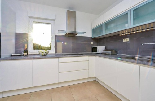 Unesic House | Luxurious home in Unesic with sauna