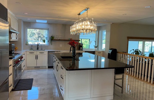 Brossard House | Luxurious home with indoor pool and spa