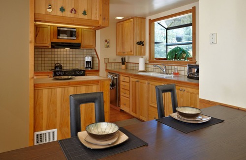 Idyllwild House | Luxurious Home With Spectacular Views, Spa & Ping Pong Table