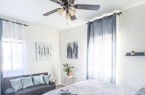 Willmore House | Luxurious Home ★ with AC - Downtown LB & beach!