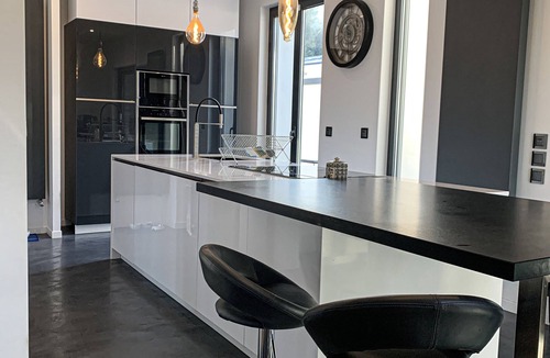 Sevres House | Luxurious house - jacuzzi - home cinema - gym - 4bed 4bathroom