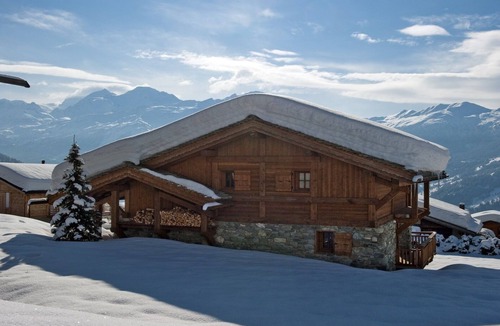 Verbier Ski Chalet | Luxurious interior designed chalet in Verbier with outstanding Alpine views