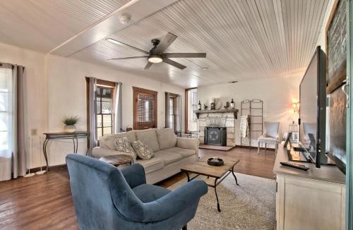 Bergheim House | Luxurious international-Style Ranch Vacation Rental with Pool Access and Stunning Views in Bergheim, Texas