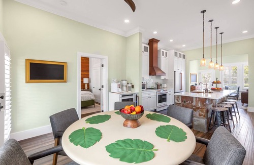 Historic Seaport House | Luxurious Island Pearl, 2 Bed/2 Bath Home near Duval, Pool