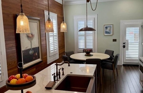 Historic Seaport House | Luxurious Island Pearl, 2 Bed/2 Bath Home near Duval, Pool