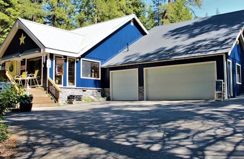 Shaver Lake Cabin | Luxurious King Suite Crazy Loon
