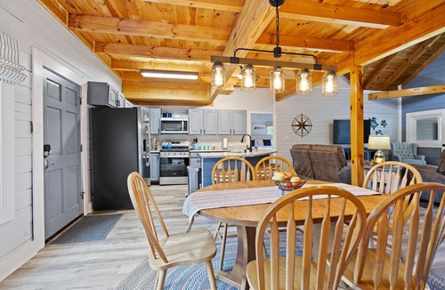 Waterloo House | Luxurious Lake Front Home with Kayaks, SUPs, Dock