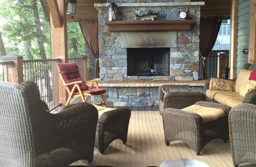 Kalispell House | Luxurious Lake Front Property