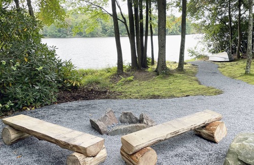 Reeders Cabin | Luxurious Lake View Log Cabin with Firepit in the Poconos