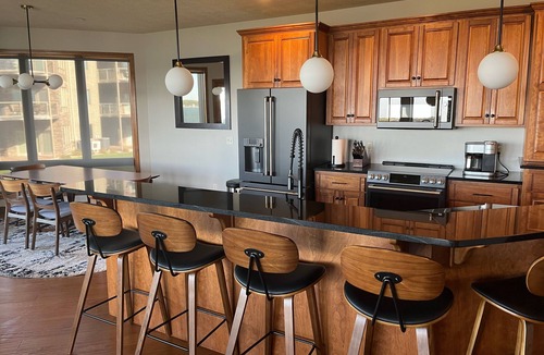 Arnolds Park Condo | Luxurious Lakefront BB Corner Condo.nPanoramic lake views & 6 waterpark passes.