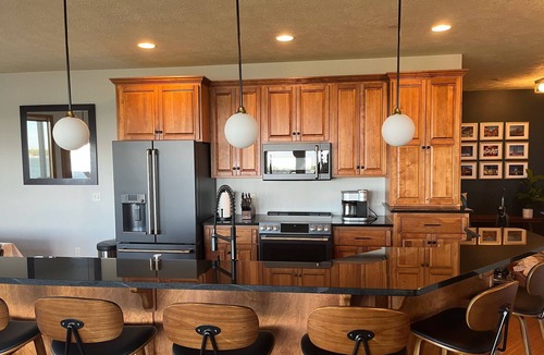 Arnolds Park Condo | Luxurious Lakefront BB Corner Condo.nPanoramic lake views & 6 waterpark passes.