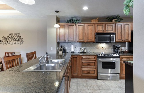 Big Cedars Condo | LUXURIOUS LAKEFRONT CONDO