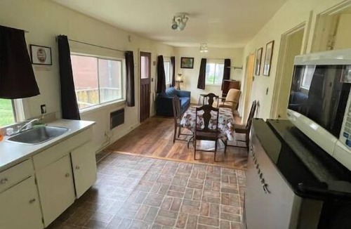 Frontenac Cabin | Luxurious Lakefront Cottage